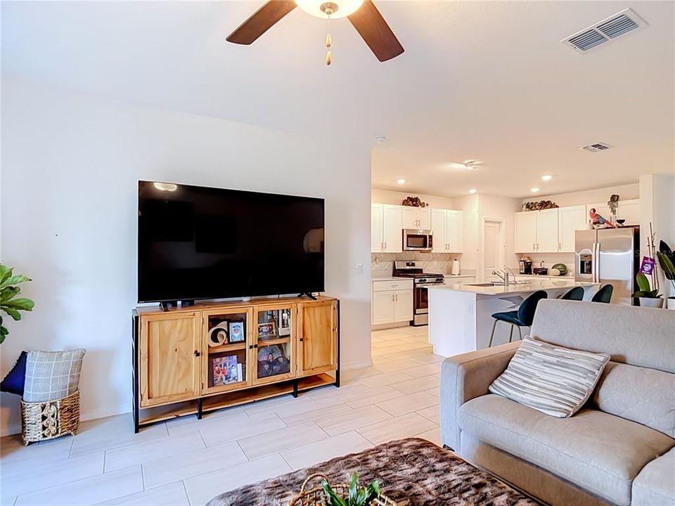 For Sale: $440,000 (6 beds, 3 baths, 2580 Square Feet)