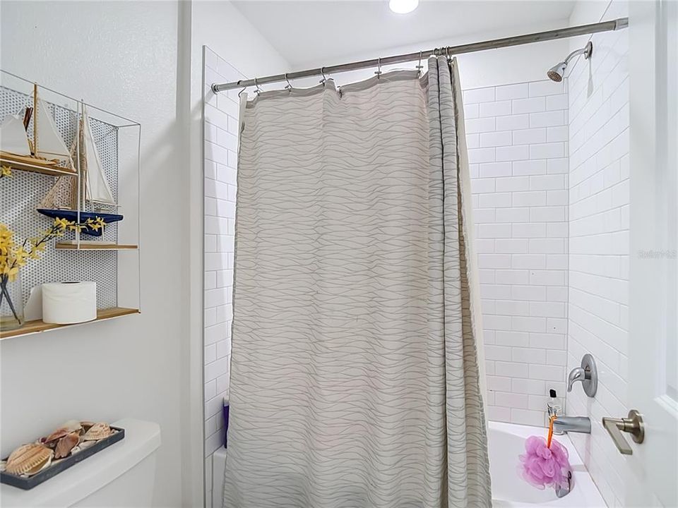 For Sale: $440,000 (6 beds, 3 baths, 2580 Square Feet)