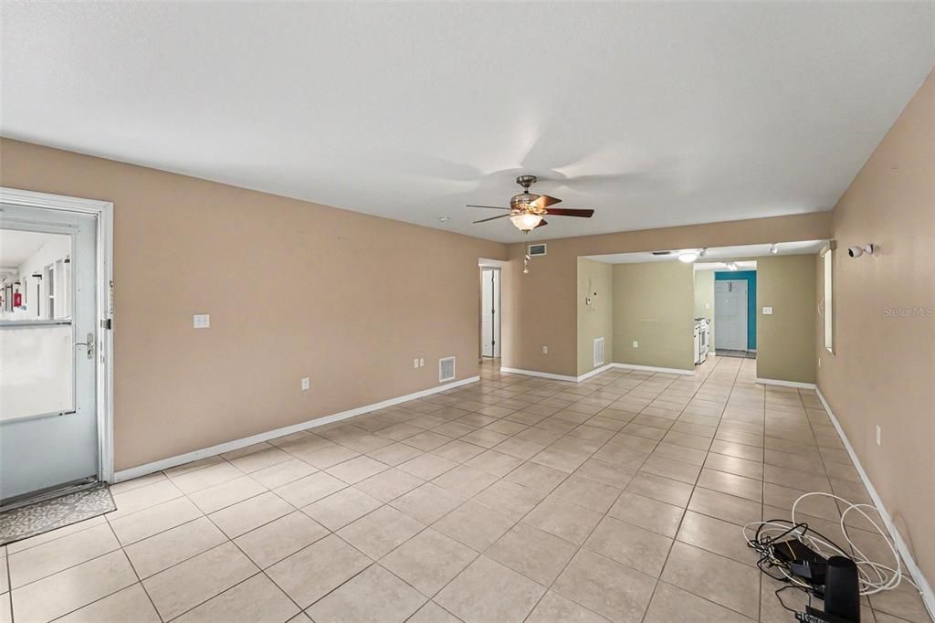 For Sale: $147,000 (2 beds, 2 baths, 950 Square Feet)