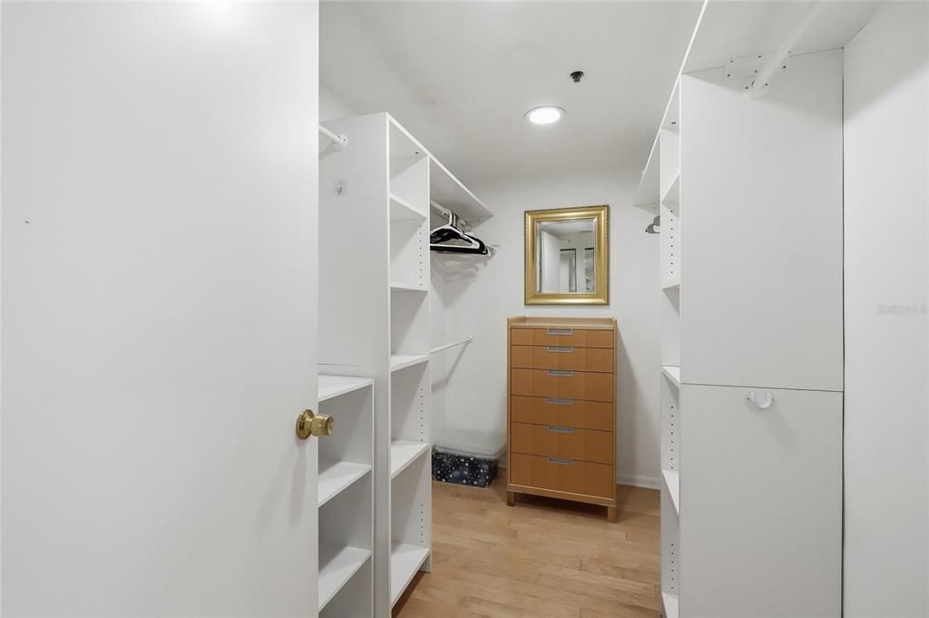 Active With Contract: $4,000 (2 beds, 2 baths, 1555 Square Feet)