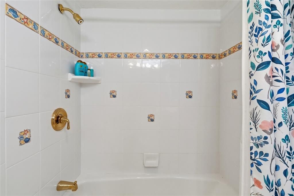 Active With Contract: $4,000 (2 beds, 2 baths, 1555 Square Feet)