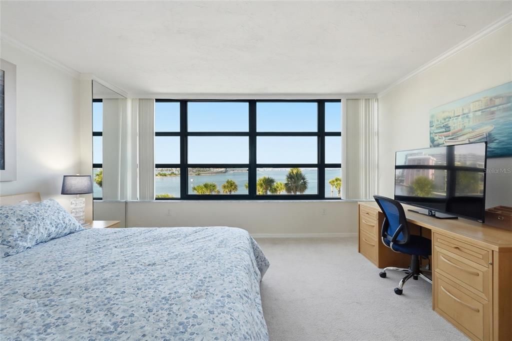 Active With Contract: $4,000 (2 beds, 2 baths, 1555 Square Feet)