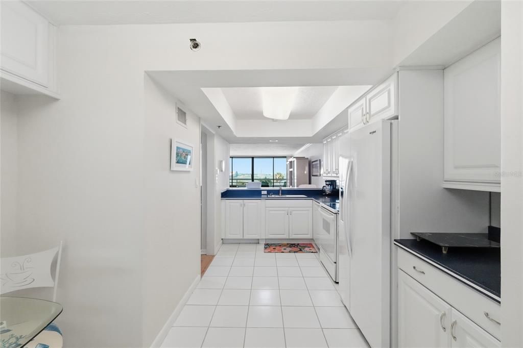 Active With Contract: $4,000 (2 beds, 2 baths, 1555 Square Feet)