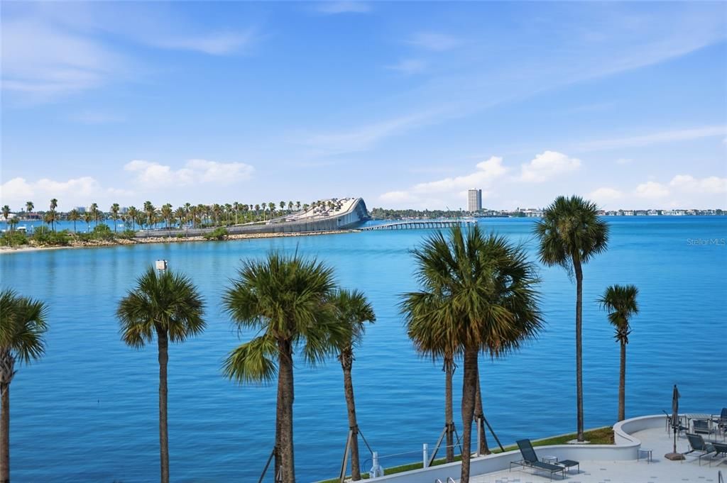 Active With Contract: $4,000 (2 beds, 2 baths, 1555 Square Feet)