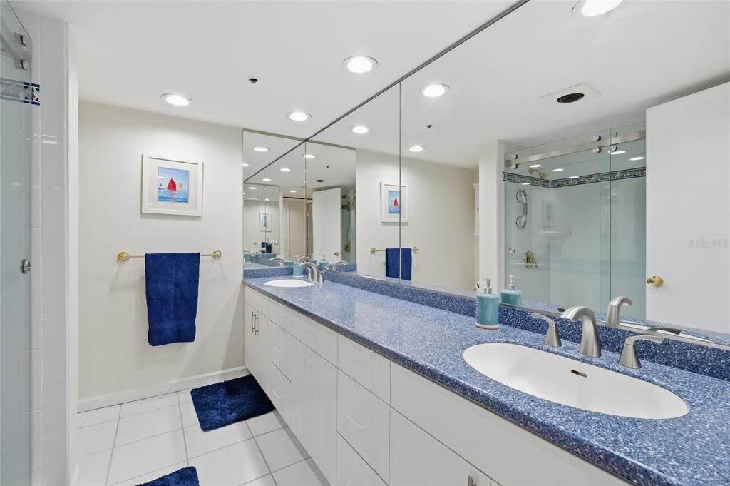 Active With Contract: $4,000 (2 beds, 2 baths, 1555 Square Feet)