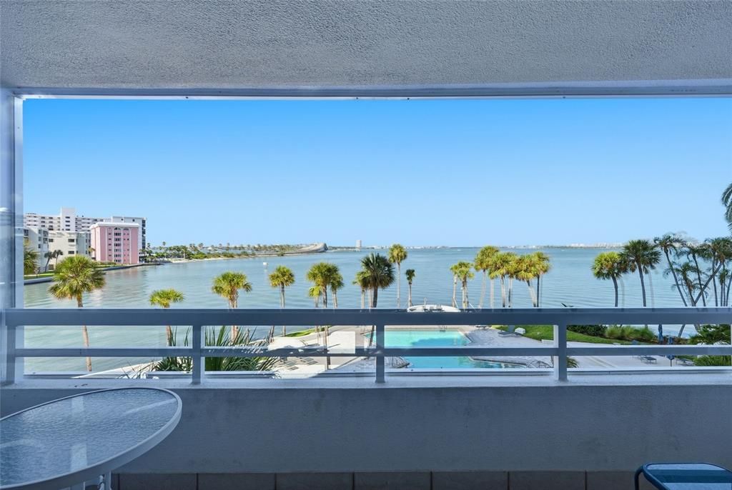 Active With Contract: $4,000 (2 beds, 2 baths, 1555 Square Feet)