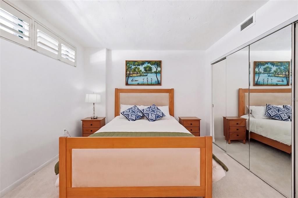 Active With Contract: $4,000 (2 beds, 2 baths, 1555 Square Feet)