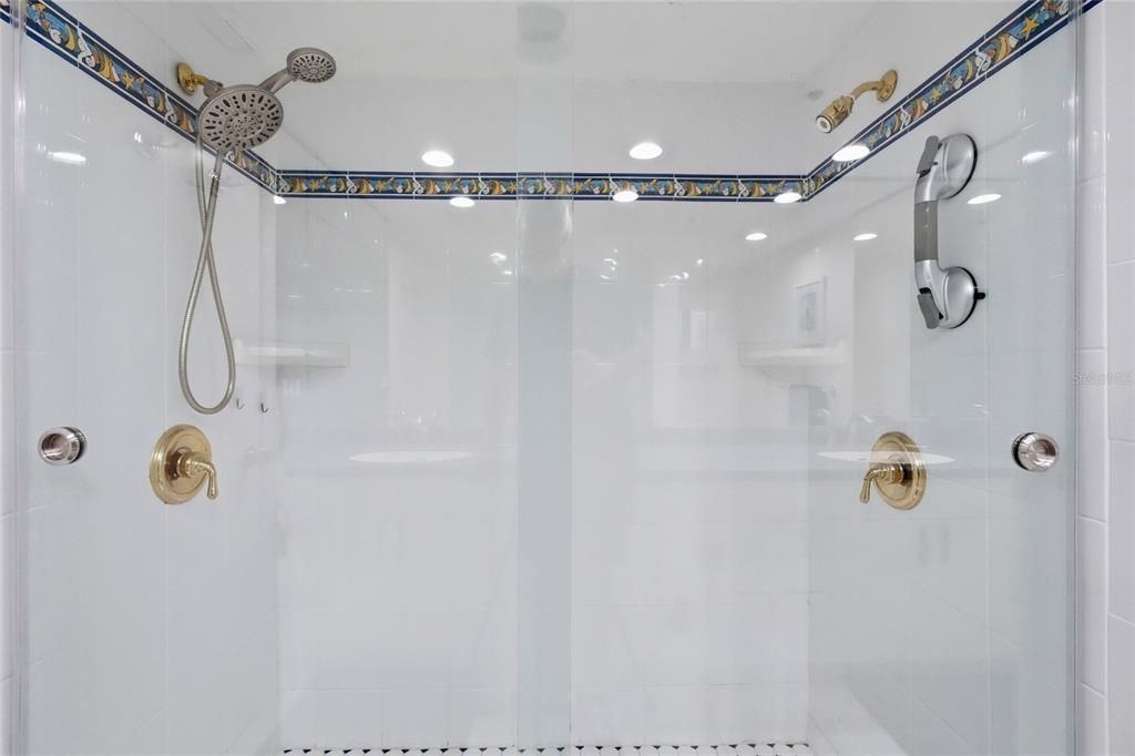Active With Contract: $4,000 (2 beds, 2 baths, 1555 Square Feet)