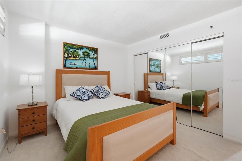 Active With Contract: $4,000 (2 beds, 2 baths, 1555 Square Feet)