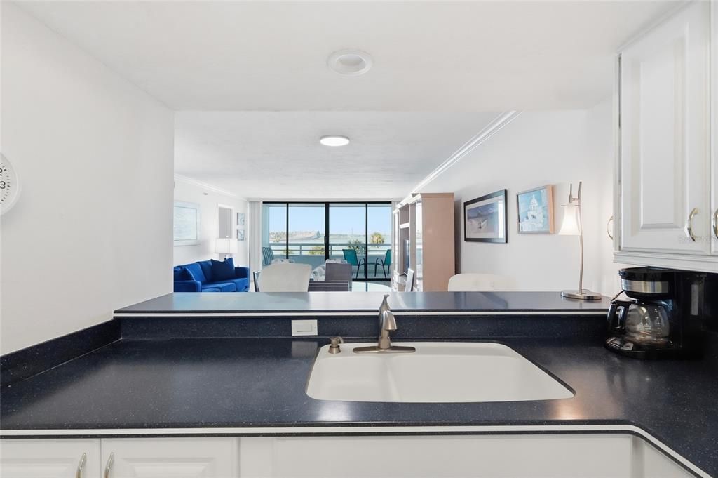 Active With Contract: $4,000 (2 beds, 2 baths, 1555 Square Feet)