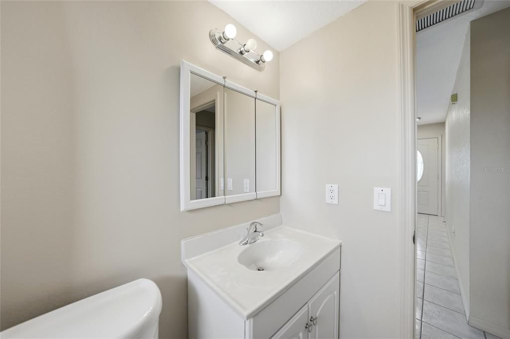 For Sale: $220,000 (2 beds, 2 baths, 948 Square Feet)