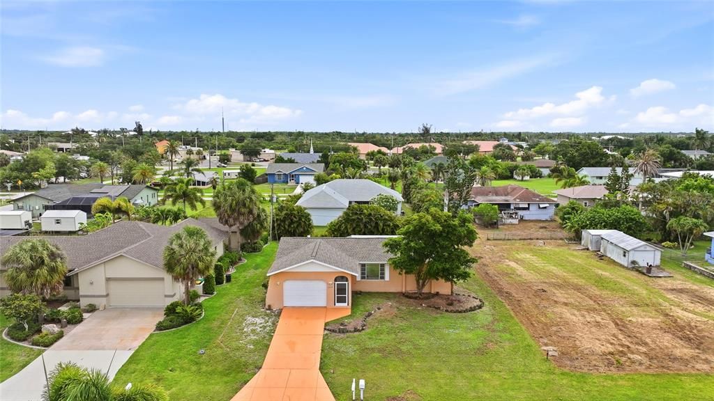 For Sale: $220,000 (2 beds, 2 baths, 948 Square Feet)