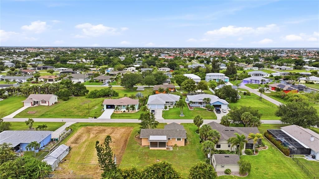 For Sale: $220,000 (2 beds, 2 baths, 948 Square Feet)