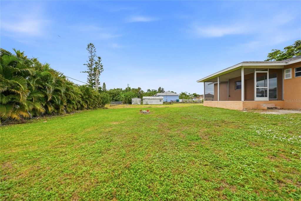 For Sale: $220,000 (2 beds, 2 baths, 948 Square Feet)