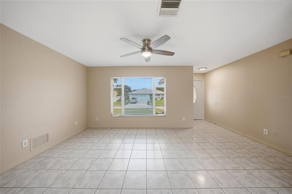 For Sale: $220,000 (2 beds, 2 baths, 948 Square Feet)