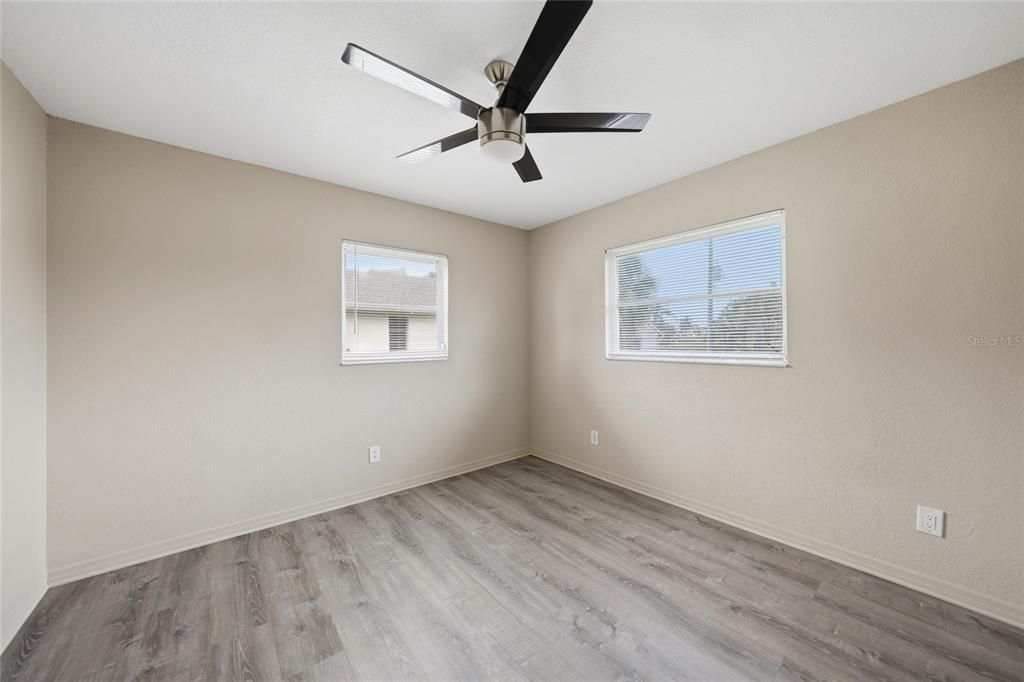 For Sale: $220,000 (2 beds, 2 baths, 948 Square Feet)