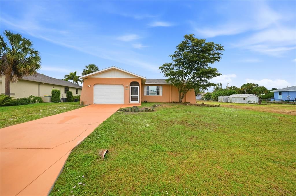 For Sale: $220,000 (2 beds, 2 baths, 948 Square Feet)