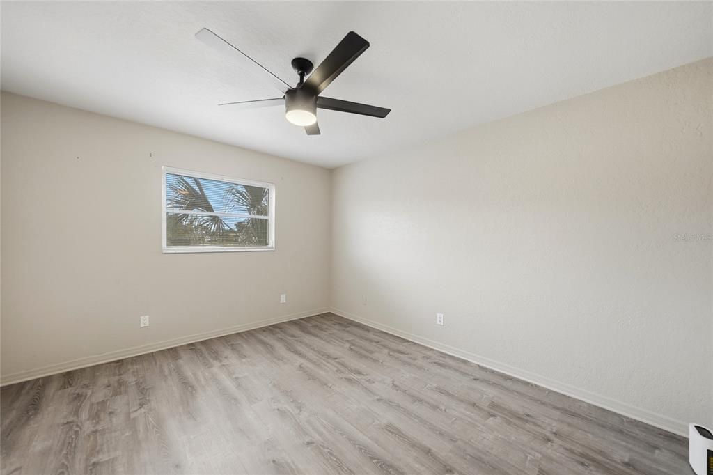 For Sale: $220,000 (2 beds, 2 baths, 948 Square Feet)