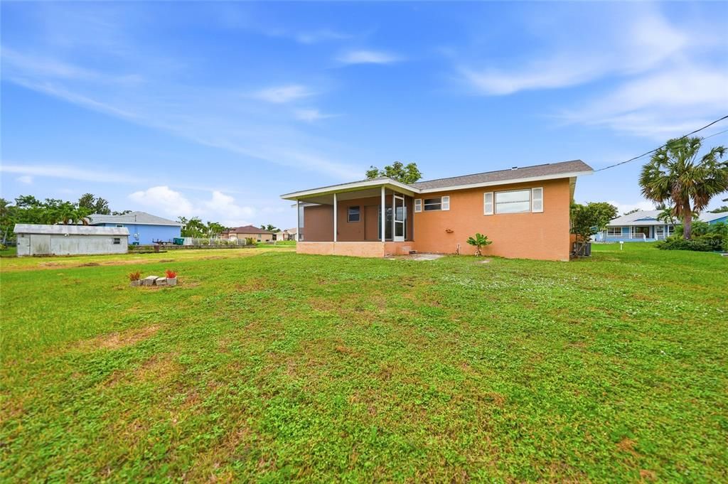 For Sale: $220,000 (2 beds, 2 baths, 948 Square Feet)