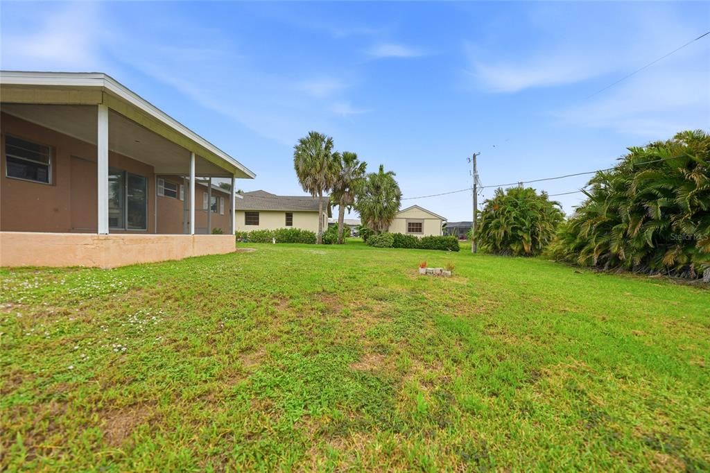 For Sale: $220,000 (2 beds, 2 baths, 948 Square Feet)