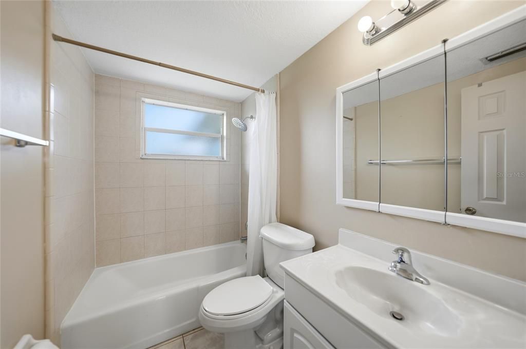 For Sale: $220,000 (2 beds, 2 baths, 948 Square Feet)