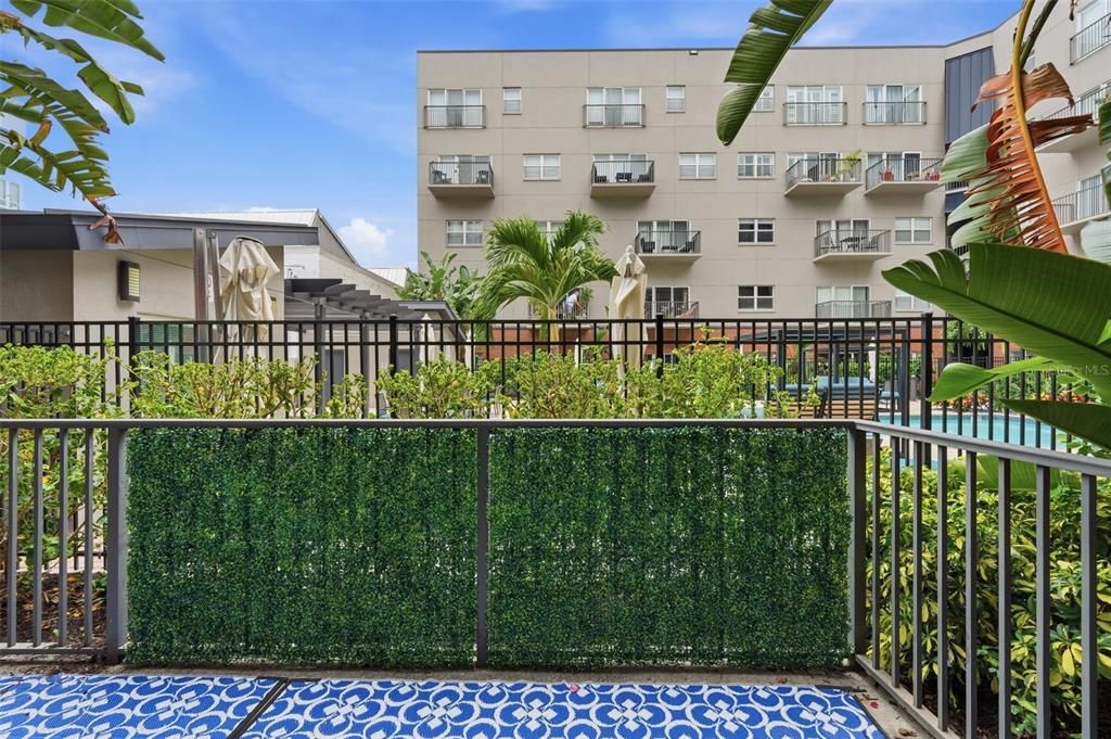 For Sale: $450,000 (1 beds, 1 baths, 892 Square Feet)
