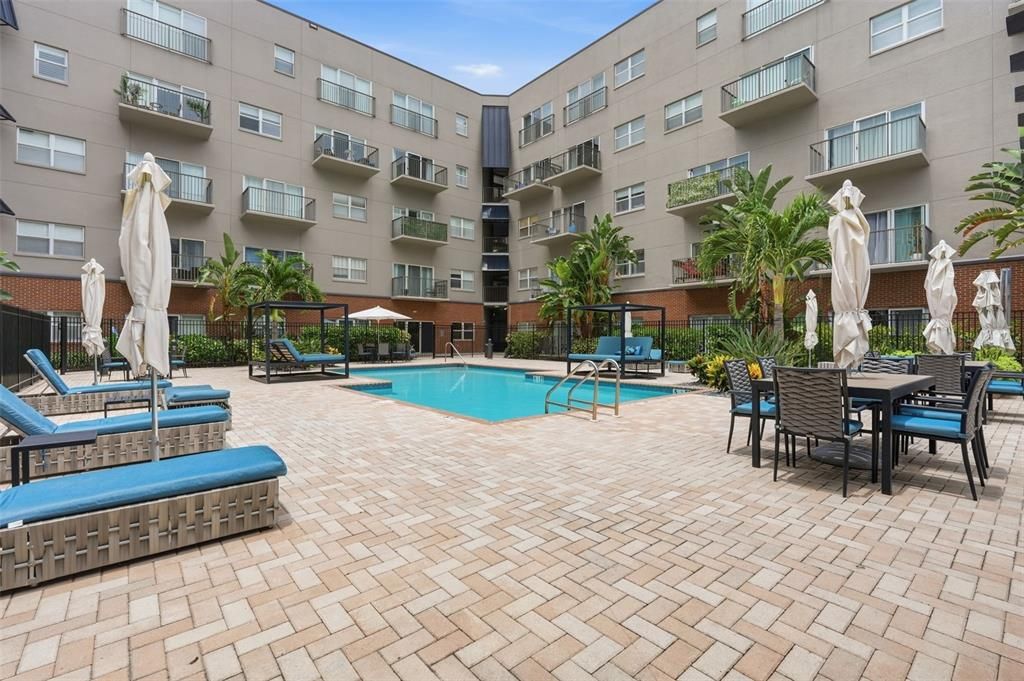 For Sale: $450,000 (1 beds, 1 baths, 892 Square Feet)