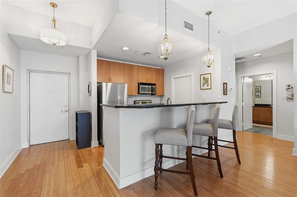 For Sale: $450,000 (1 beds, 1 baths, 892 Square Feet)