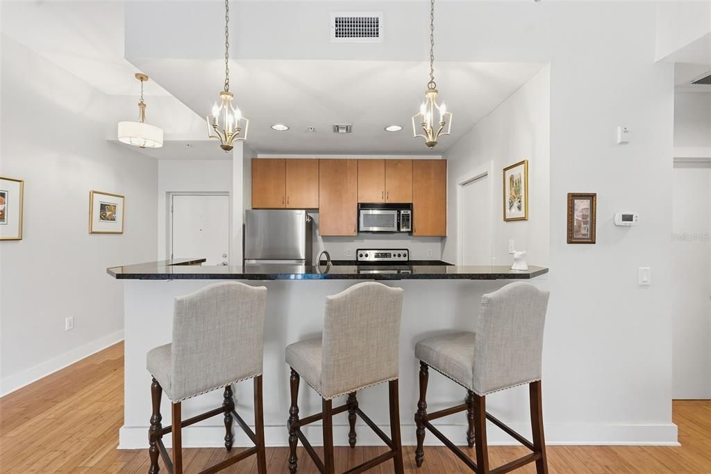For Sale: $450,000 (1 beds, 1 baths, 892 Square Feet)