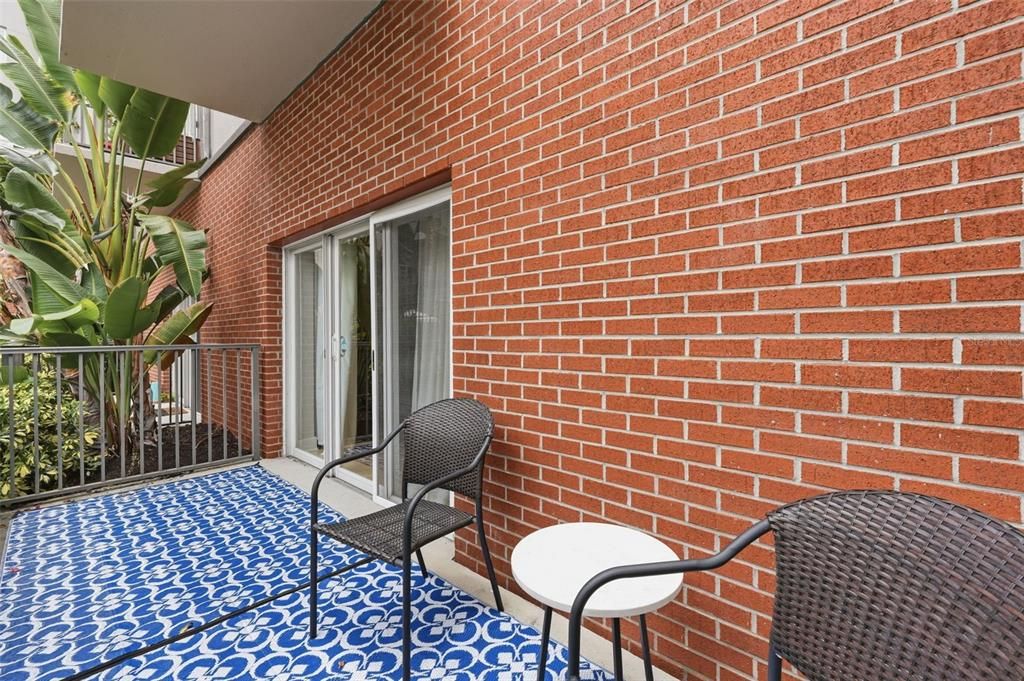 For Sale: $450,000 (1 beds, 1 baths, 892 Square Feet)