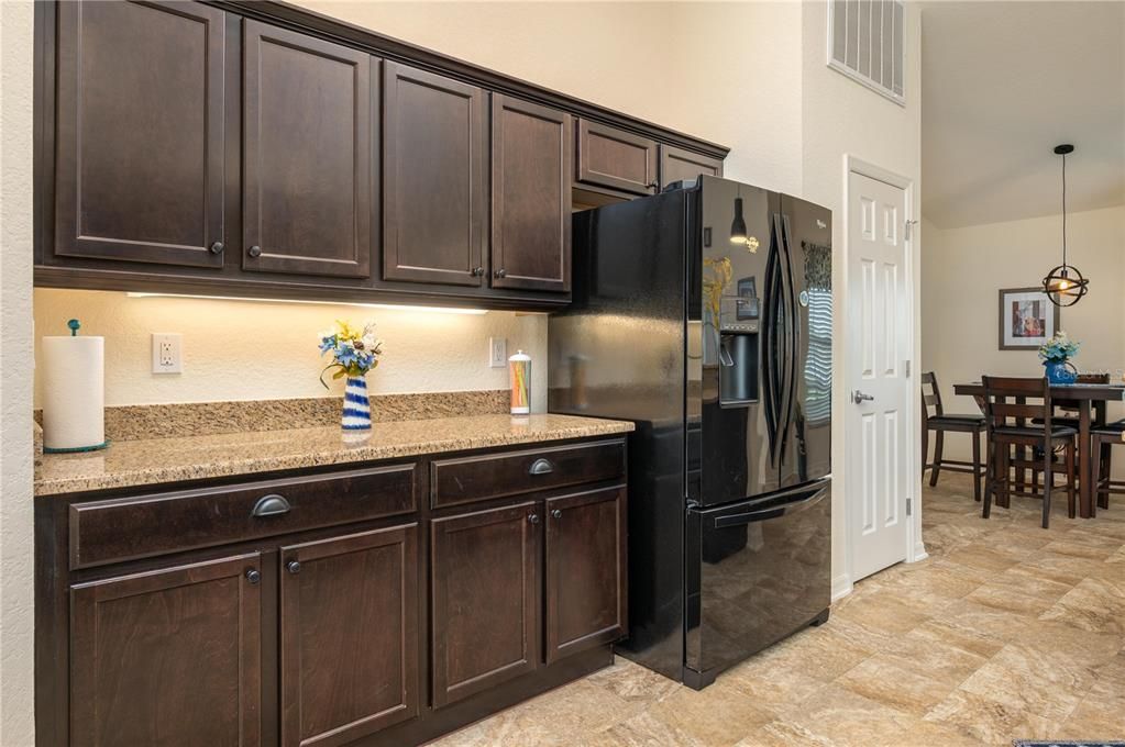 For Sale: $300,000 (3 beds, 2 baths, 1919 Square Feet)