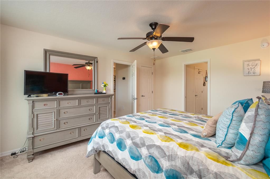 For Sale: $300,000 (3 beds, 2 baths, 1919 Square Feet)