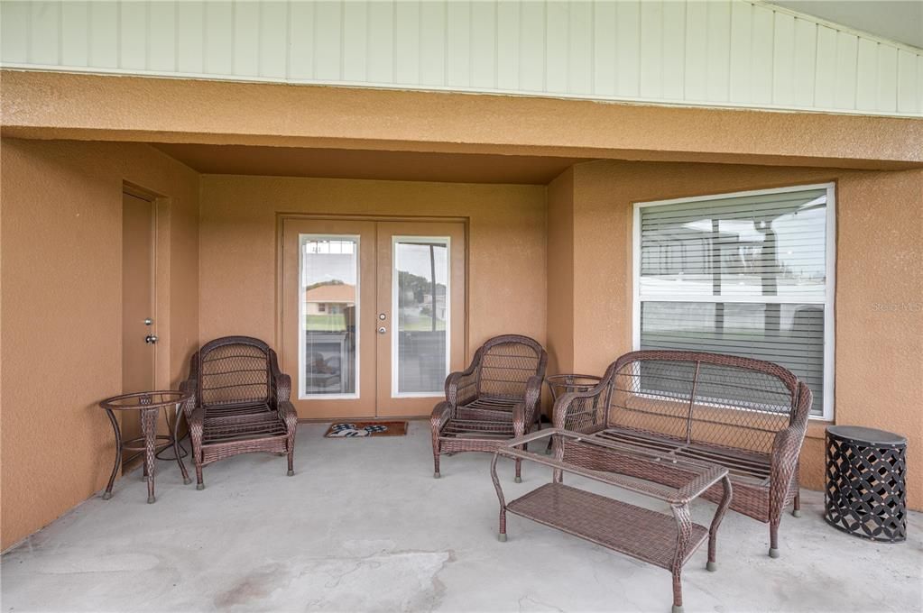For Sale: $300,000 (3 beds, 2 baths, 1919 Square Feet)