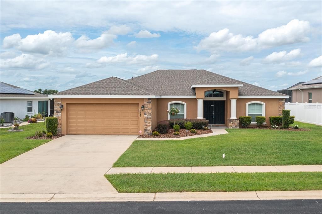 For Sale: $300,000 (3 beds, 2 baths, 1919 Square Feet)