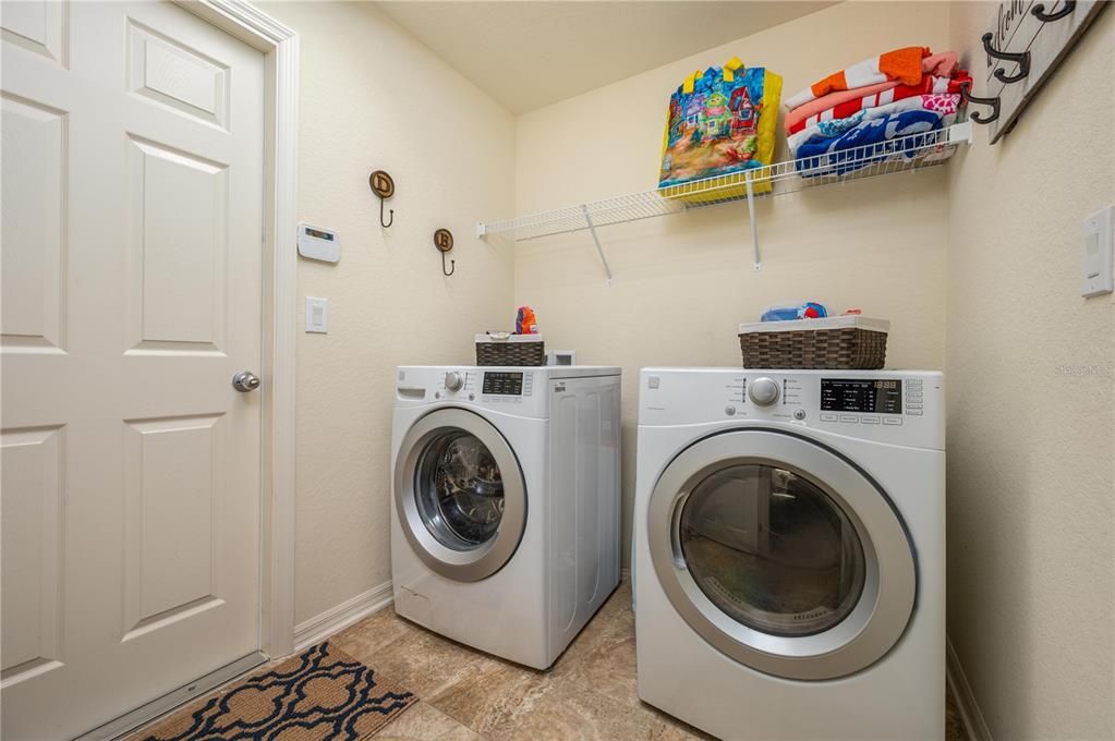 For Sale: $300,000 (3 beds, 2 baths, 1919 Square Feet)