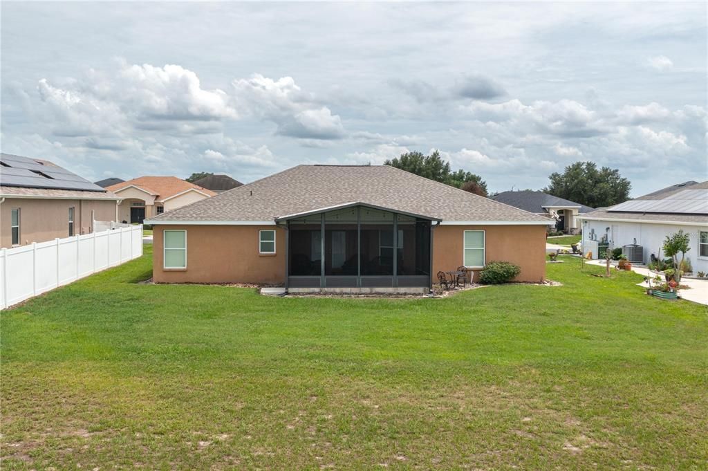 For Sale: $300,000 (3 beds, 2 baths, 1919 Square Feet)