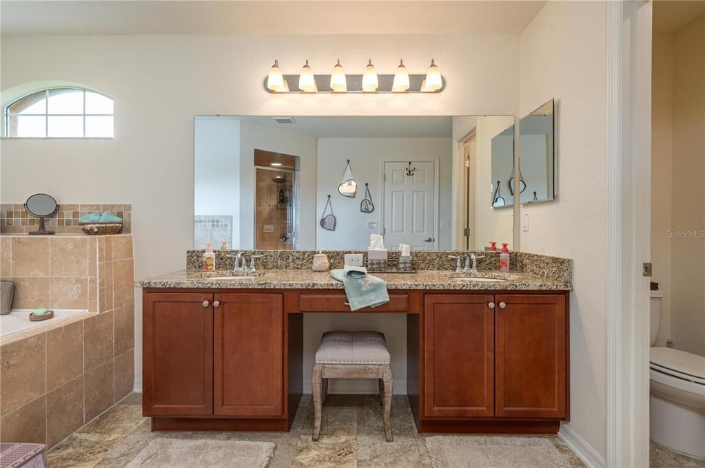 For Sale: $300,000 (3 beds, 2 baths, 1919 Square Feet)