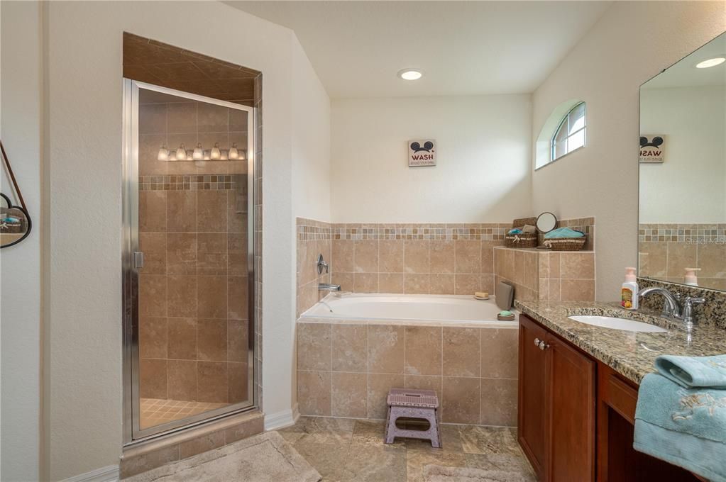For Sale: $300,000 (3 beds, 2 baths, 1919 Square Feet)