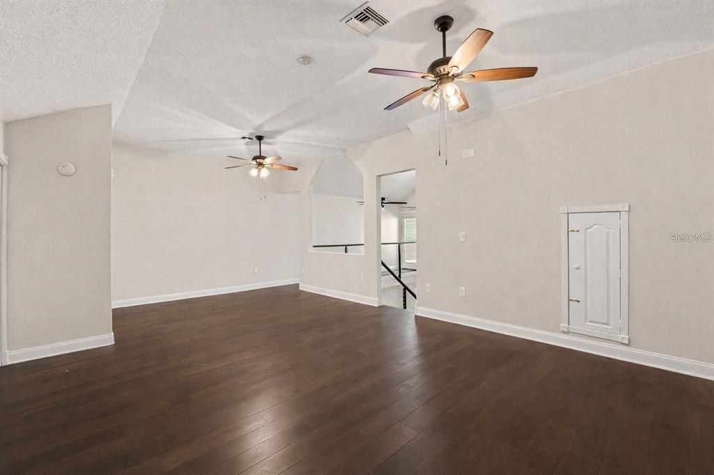 For Rent: $2,650 (3 beds, 3 baths, 1676 Square Feet)