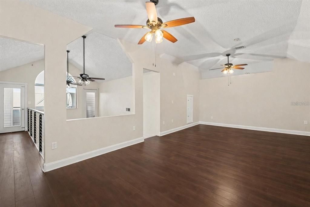 For Rent: $2,650 (3 beds, 3 baths, 1676 Square Feet)