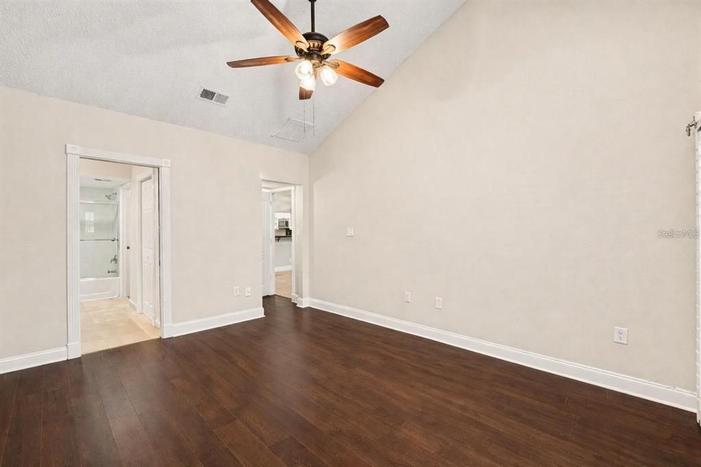 For Rent: $2,650 (3 beds, 3 baths, 1676 Square Feet)