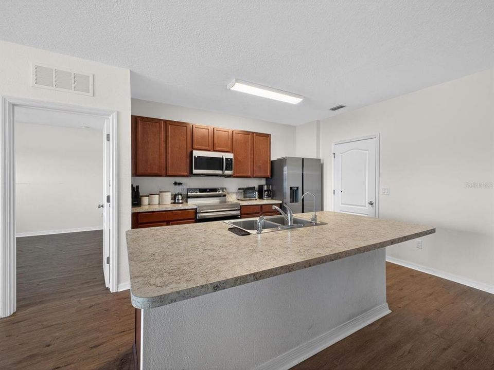 For Sale: $371,000 (3 beds, 2 baths, 1669 Square Feet)