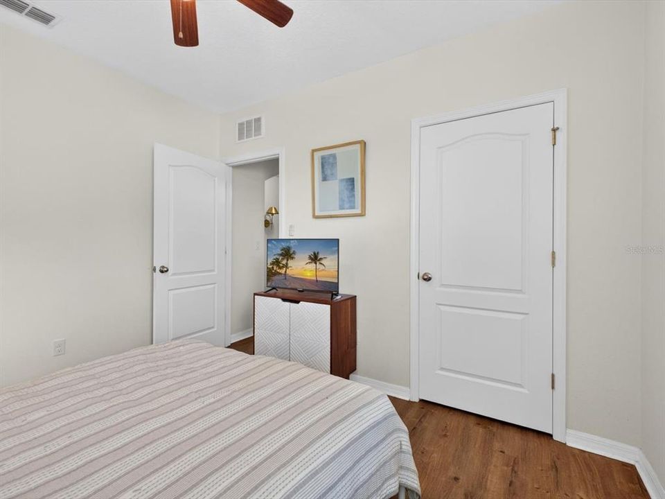 For Sale: $371,000 (3 beds, 2 baths, 1669 Square Feet)