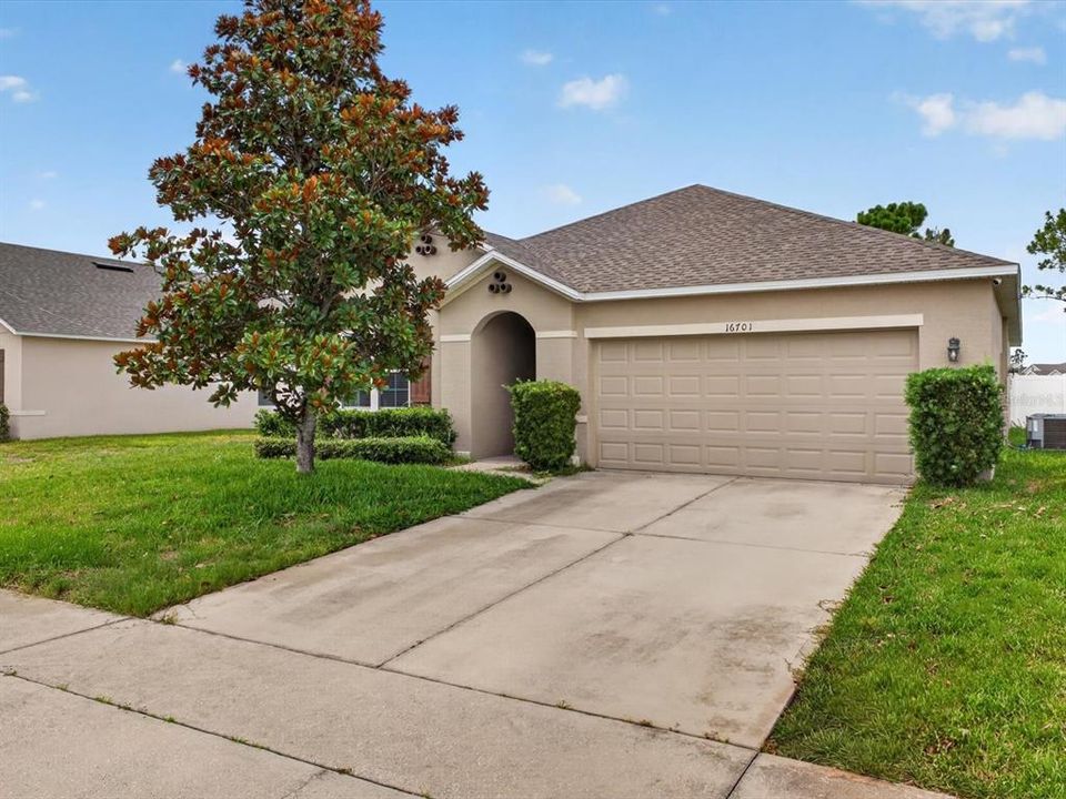 For Sale: $371,000 (3 beds, 2 baths, 1669 Square Feet)