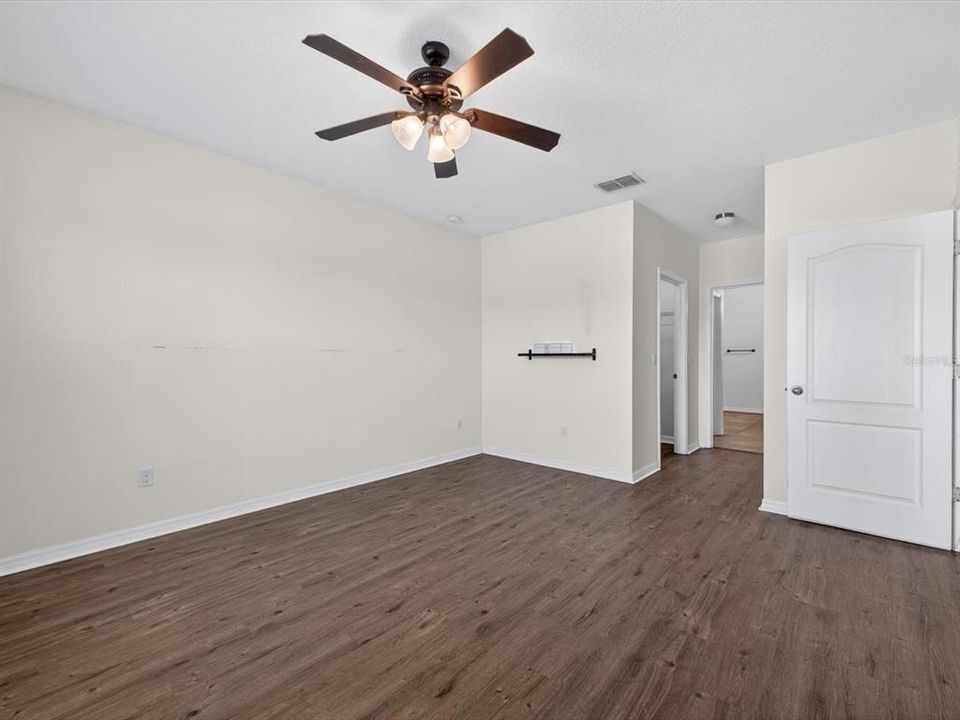 For Sale: $371,000 (3 beds, 2 baths, 1669 Square Feet)