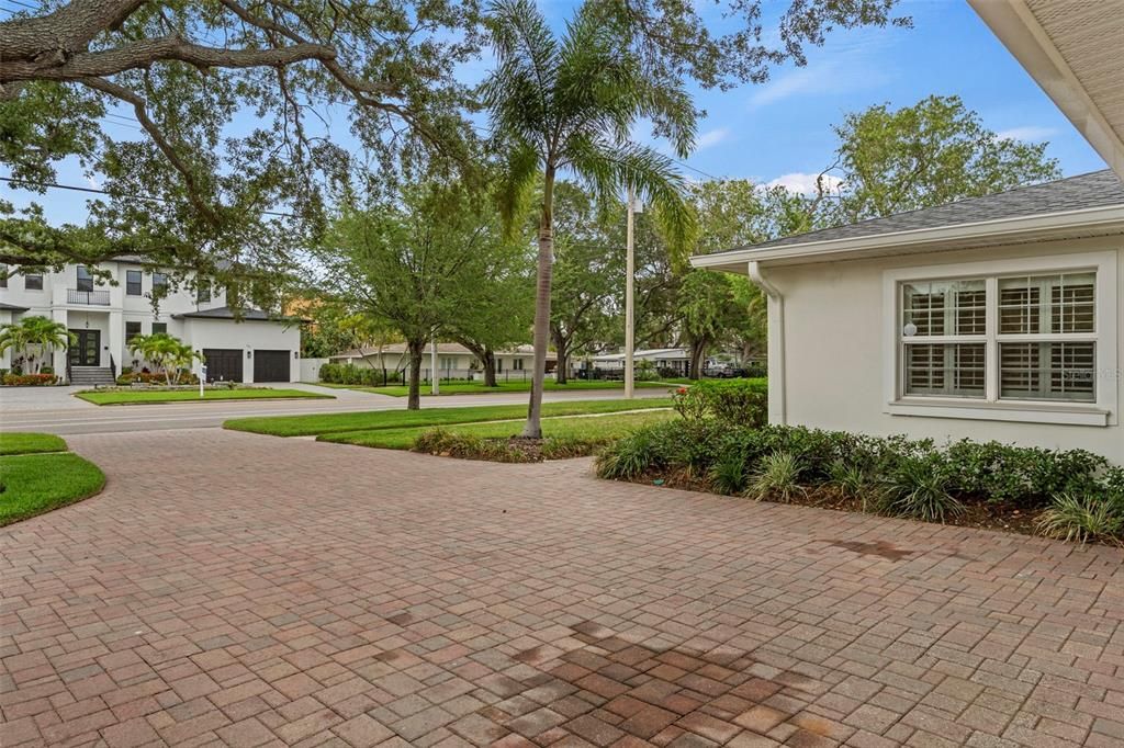 For Sale: $1,799,000 (5 beds, 3 baths, 3050 Square Feet)
