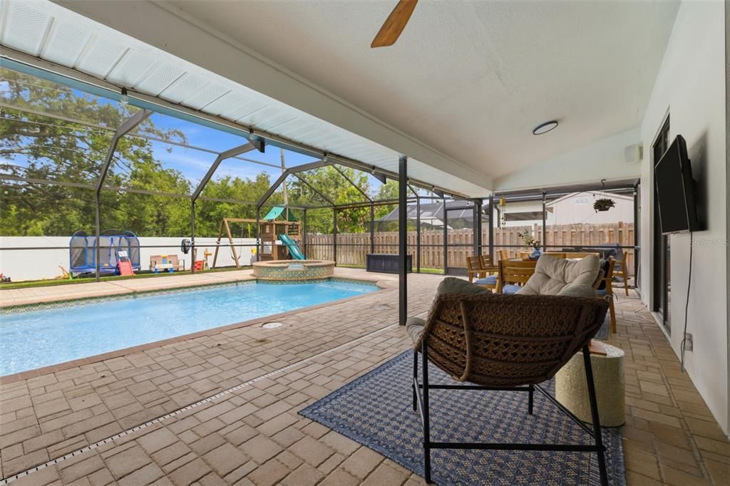 En Venta: $549,999 (4 camas, 2 baños, 2280 Pies cuadrados)