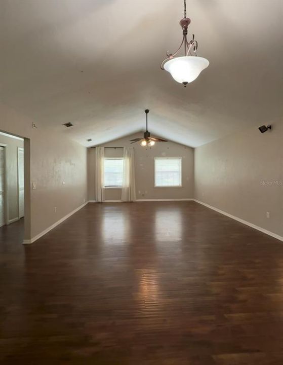 For Sale: $360,000 (3 beds, 2 baths, 1596 Square Feet)