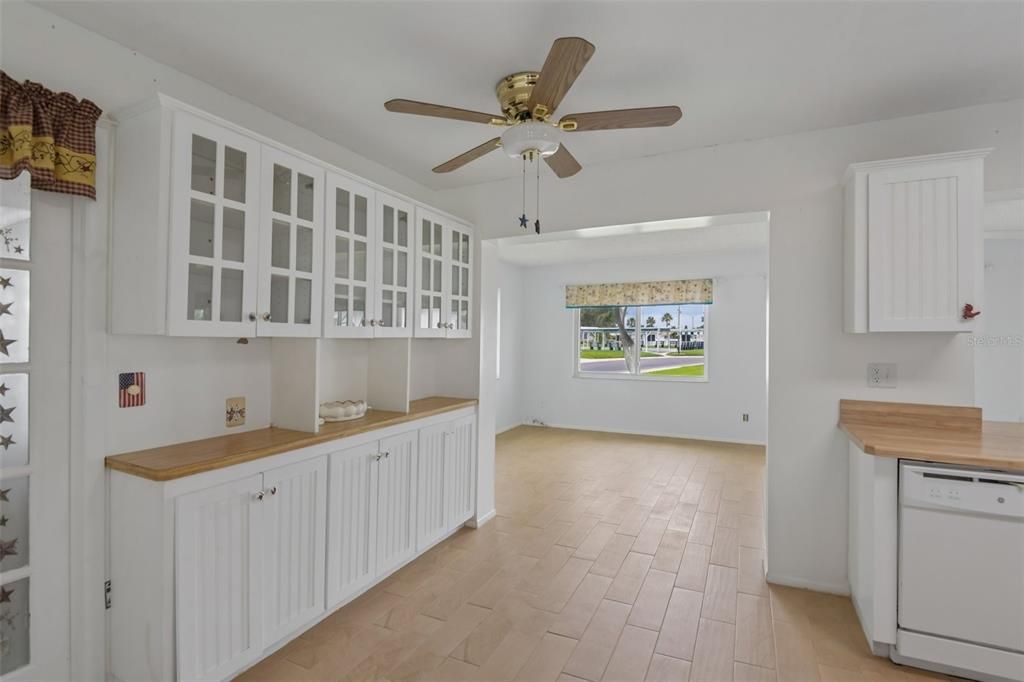 En Venta: $299,900 (2 camas, 2 baños, 1649 Pies cuadrados)