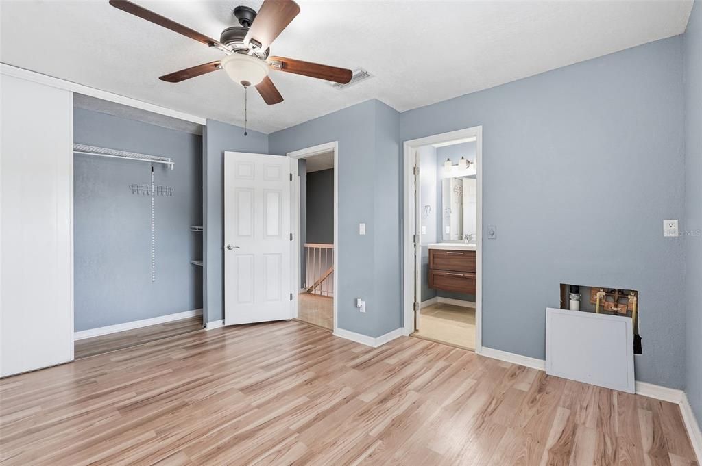 For Sale: $225,000 (2 beds, 1 baths, 1056 Square Feet)